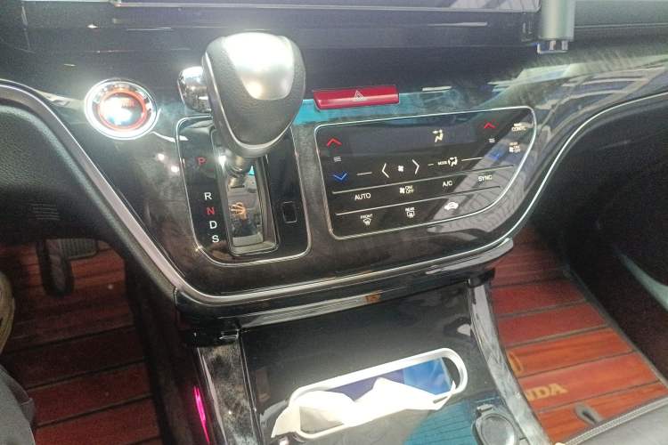 Used Honda Elysion 2019 2.0L Hybrid Luxury Edition Gear Lever
