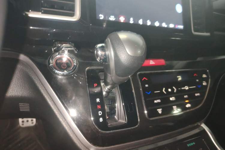 Used Honda Elysion 2019 2.0L Hybrid Luxury Edition Gear Lever