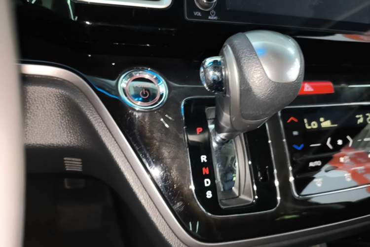 Used Honda Elysion 2019 2.0L Hybrid Luxury Edition Gear Lever
