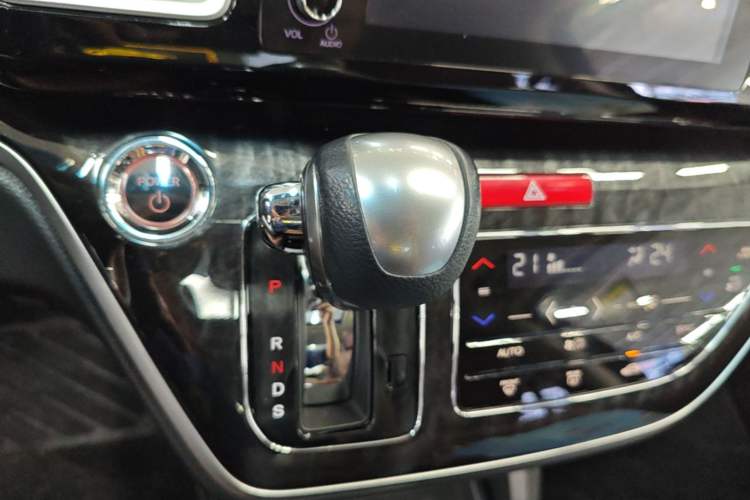 Used Honda Elysion 2019 2.0L Hybrid Supreme Edition Gear Lever