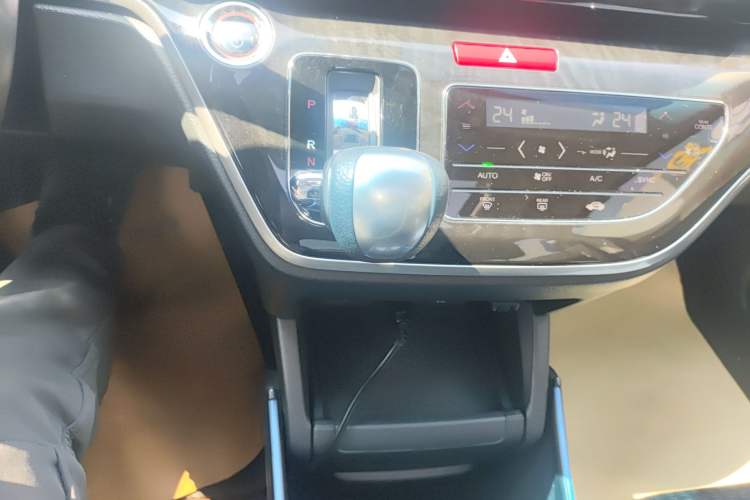Used Honda Elysion 2019 2.0L Hybrid Comfort Edition Gear Lever