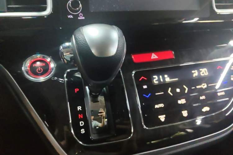 Used Honda Elysion 2019 2.0L Hybrid Luxury Edition Gear Lever