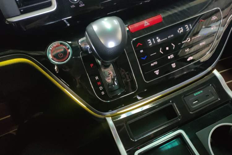 Used Honda Elysion 2019 2.0L Hybrid Luxury Edition Gear Lever