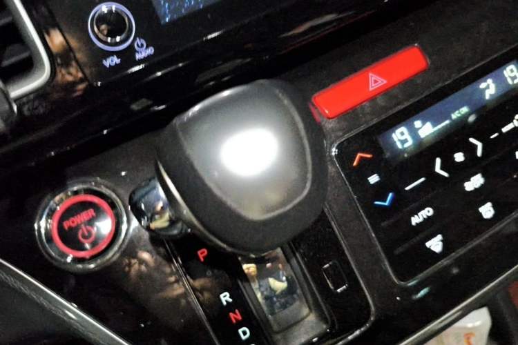 Used Honda Elysion 2019 2.0L Hybrid Luxury Edition Gear Lever
