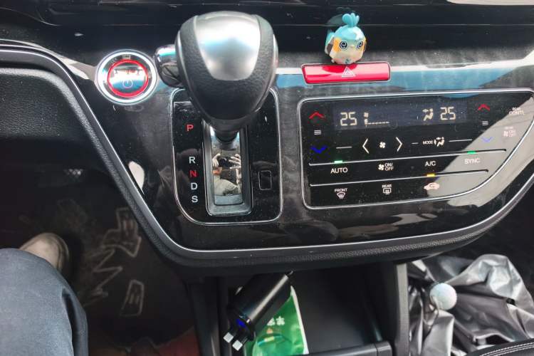 Used Honda Elysion 2019 2.0L Hybrid Luxury Edition Gear Lever