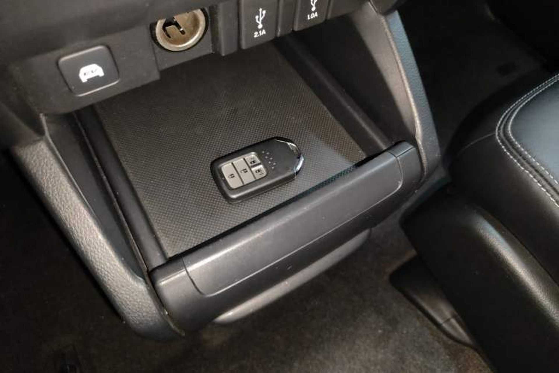 Used Honda Elysion 2019 2.0L Hybrid Luxury Edition Interior 1