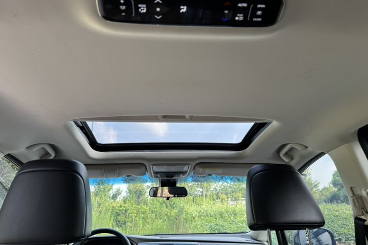 Used Honda Elysion 2019 2.0L Hybrid Luxury Edition Interior 1
