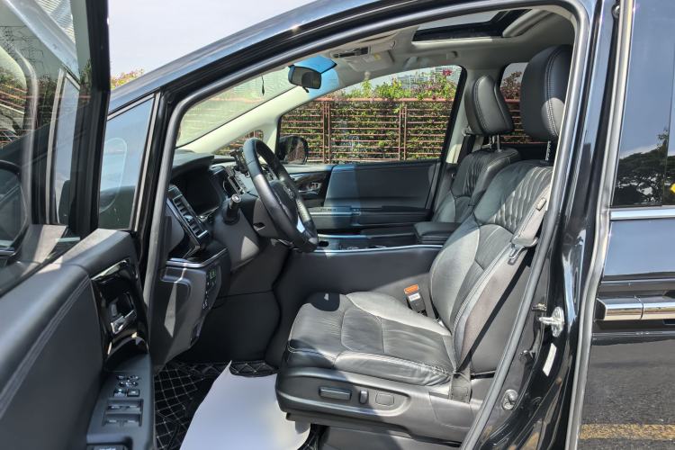 Used Honda Elysion 2019 2.0L Hybrid Luxury Edition Interior 1