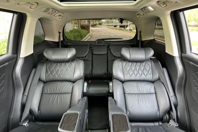 Used Honda Elysion 2019 2.0L Hybrid Luxury Edition Interior 10