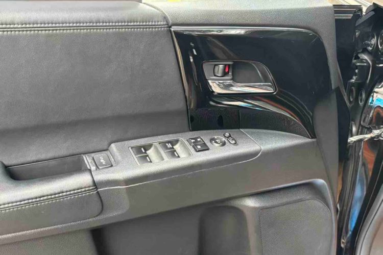 Used Honda Elysion 2019 2.0L Hybrid Luxury Edition Interior 11