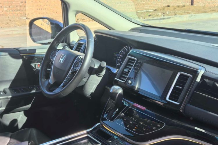 Used Honda Elysion 2019 2.0L Hybrid Luxury Edition Interior 11