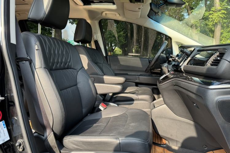 Used Honda Elysion 2019 2.0L Hybrid Luxury Edition Interior 2