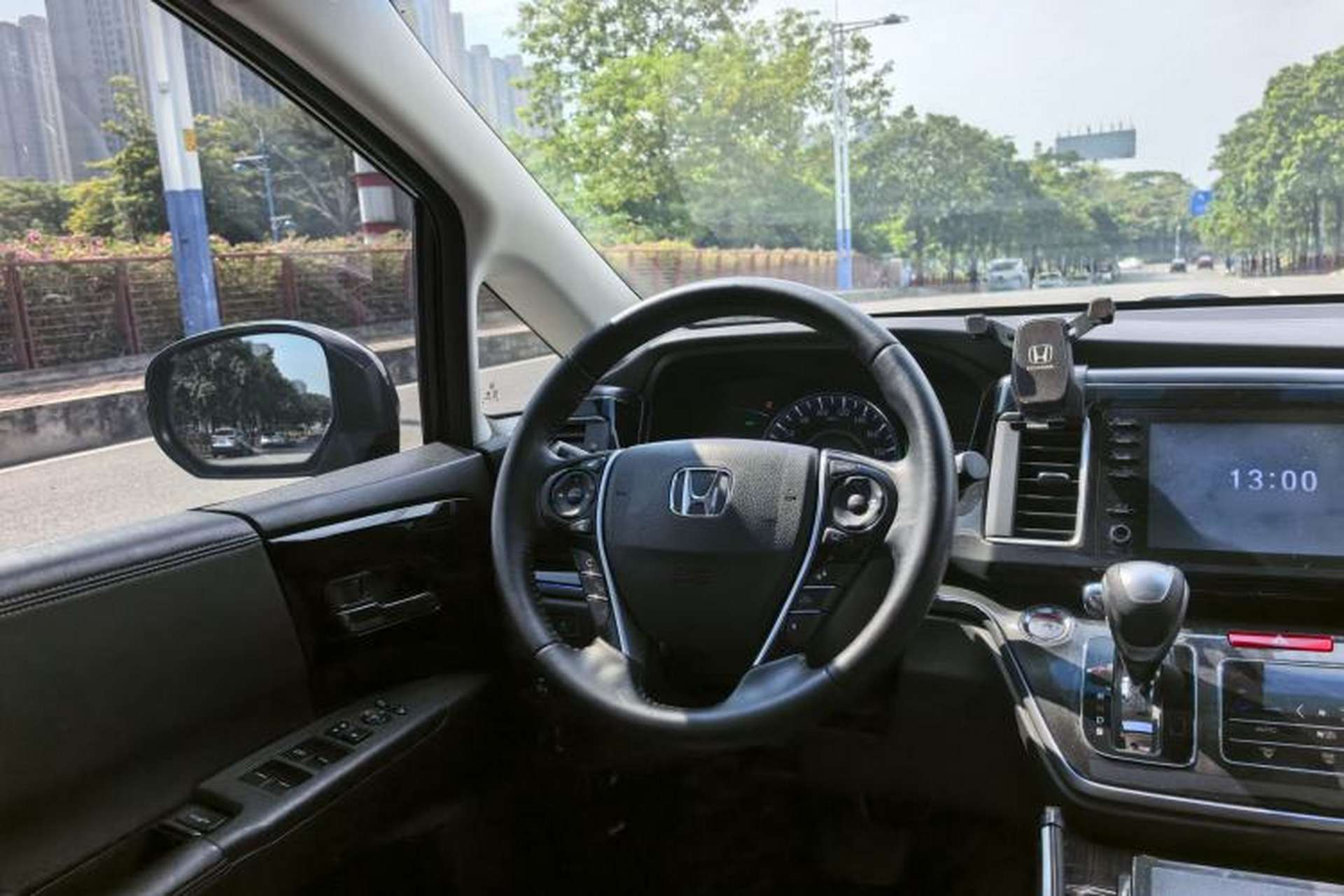 Used Honda Elysion 2019 2.0L Hybrid Luxury Edition Interior 2