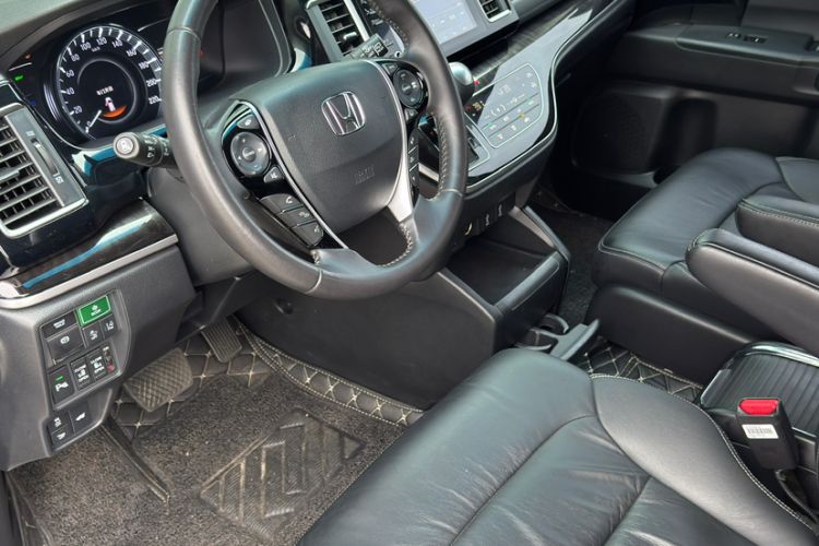 Used Honda Elysion 2019 2.0L Hybrid Luxury Edition Interior 2