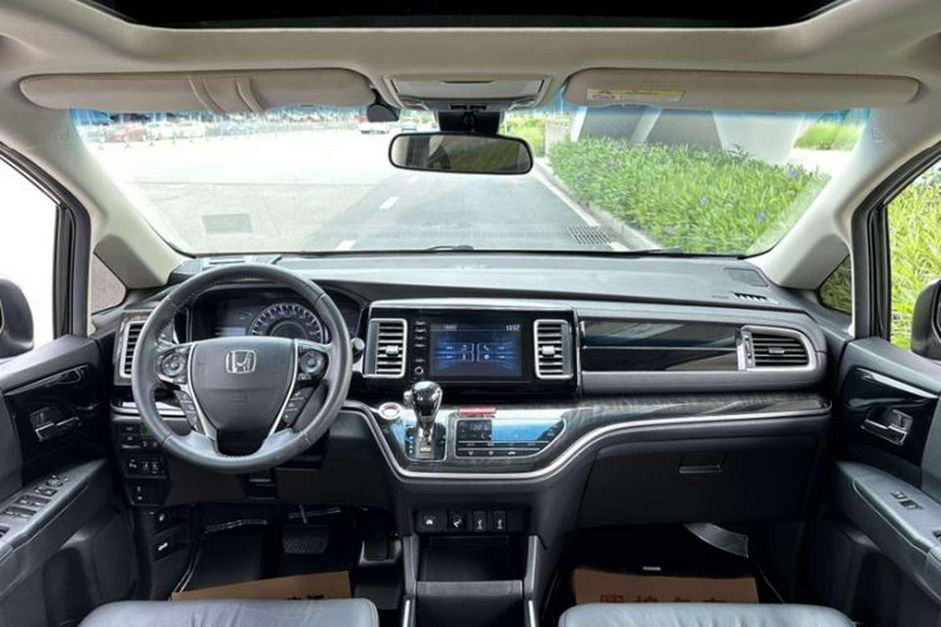 Used Honda Elysion 2019 2.0L Hybrid Luxury Edition Interior 2
