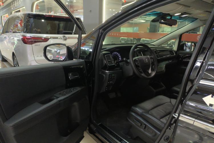 Used Honda Elysion 2019 2.0L Hybrid Luxury Edition Interior 3