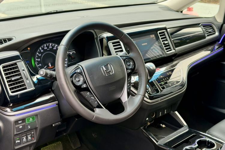 Used Honda Elysion 2019 2.0L Hybrid Luxury Edition Interior 3