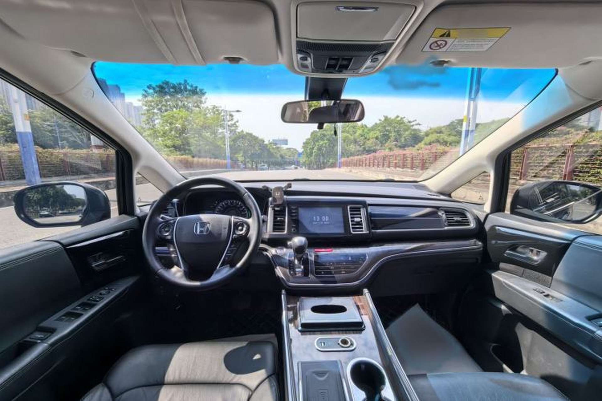 Used Honda Elysion 2019 2.0L Hybrid Luxury Edition Interior 3