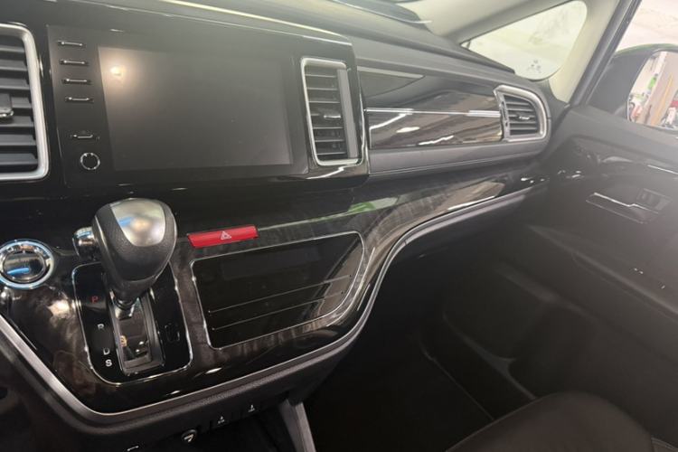 Used Honda Elysion 2019 2.0L Hybrid Luxury Edition Interior 3