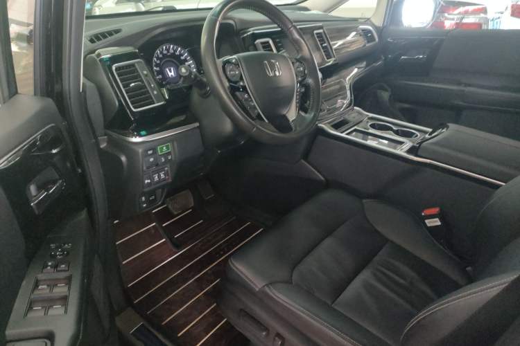 Used Honda Elysion 2019 2.0L Hybrid Luxury Edition Interior 3