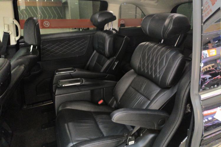 Used Honda Elysion 2019 2.0L Hybrid Luxury Edition Interior 4