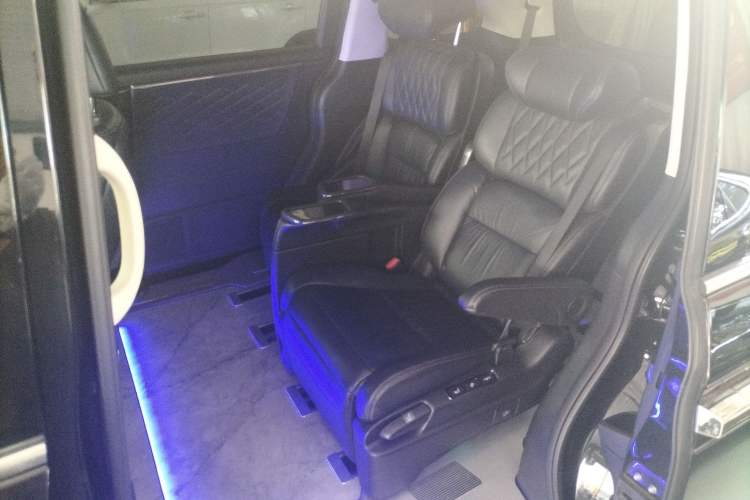 Used Honda Elysion 2019 2.0L Hybrid Luxury Edition Interior 4