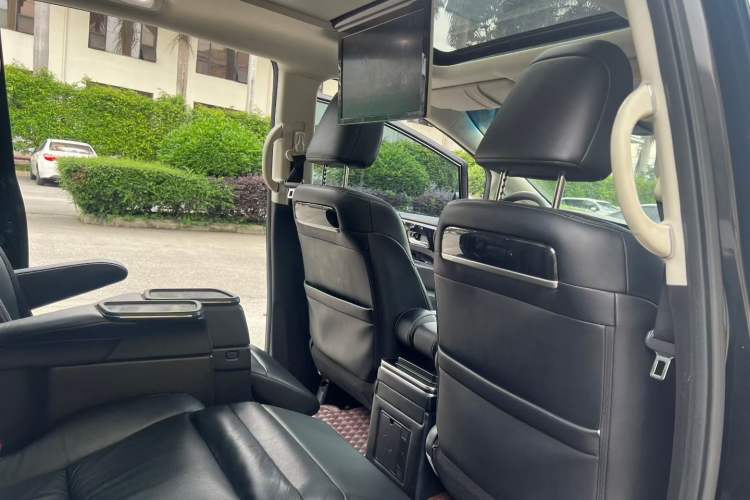 Used Honda Elysion 2019 2.0L Hybrid Luxury Edition Interior 4