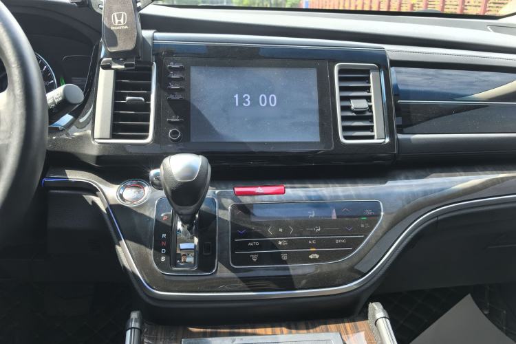 Used Honda Elysion 2019 2.0L Hybrid Luxury Edition Interior 4