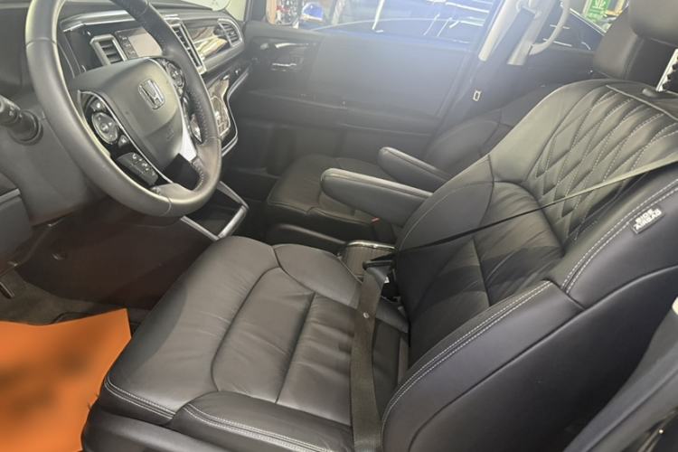 Used Honda Elysion 2019 2.0L Hybrid Luxury Edition Interior 4