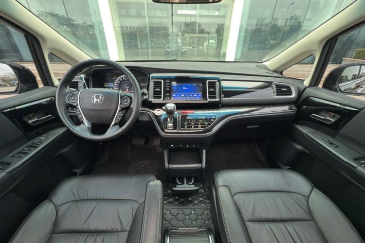 Used Honda Elysion 2019 2.0L Hybrid Luxury Edition Interior 4