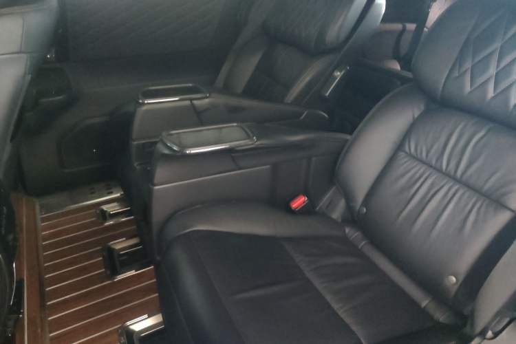 Used Honda Elysion 2019 2.0L Hybrid Luxury Edition Interior 4