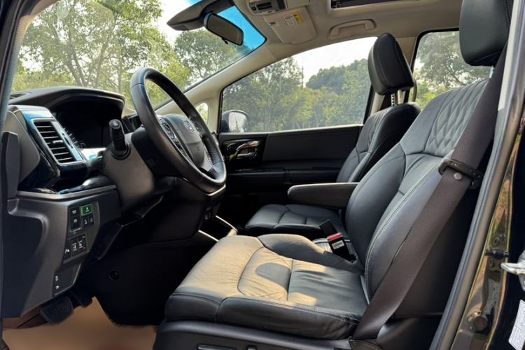 Used Honda Elysion 2019 2.0L Hybrid Luxury Edition Interior 5