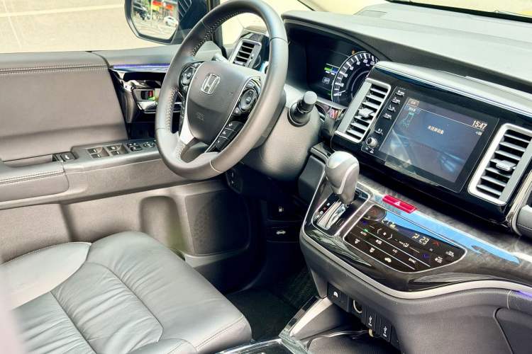 Used Honda Elysion 2019 2.0L Hybrid Luxury Edition Interior 5