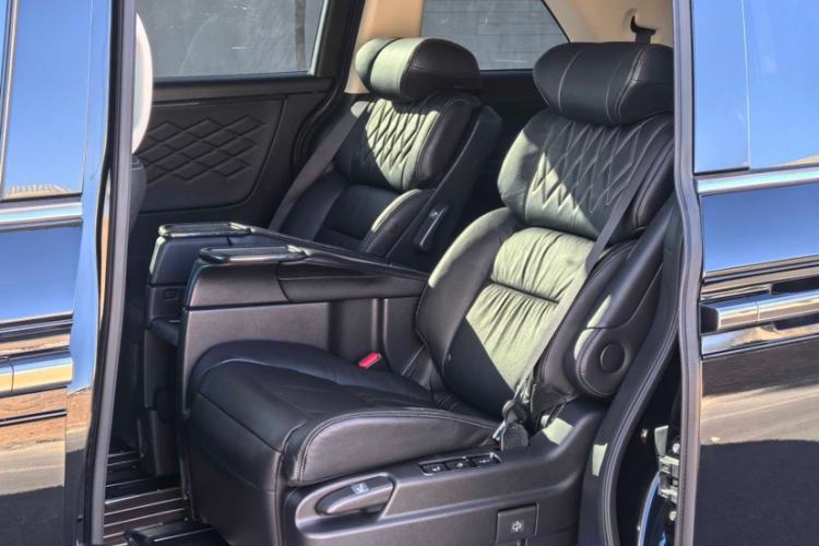 Used Honda Elysion 2019 2.0L Hybrid Luxury Edition Interior 5