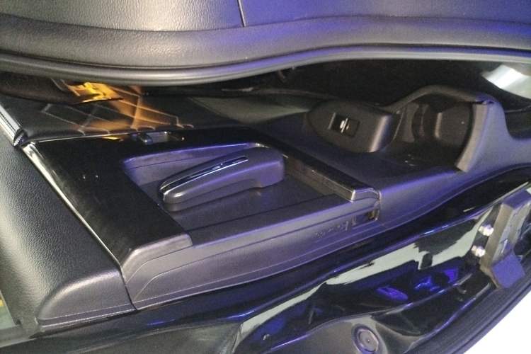 Used Honda Elysion 2019 2.0L Hybrid Luxury Edition Interior 6