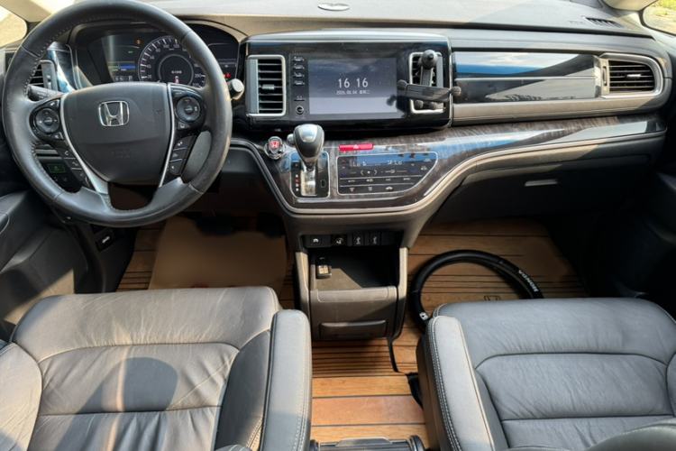 Used Honda Elysion 2019 2.0L Hybrid Luxury Edition Interior 7