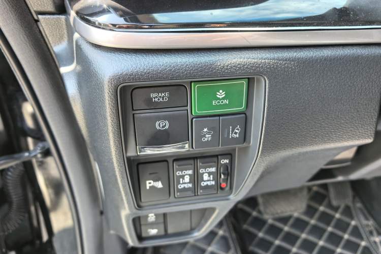 Used Honda Elysion 2019 2.0L Hybrid Luxury Edition Interior 7