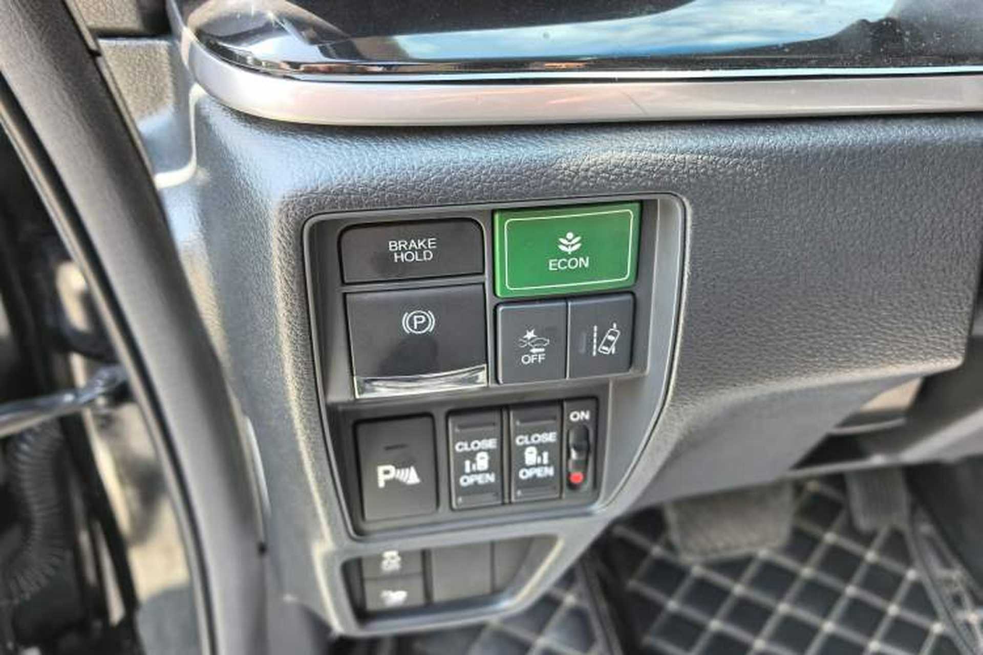 Used Honda Elysion 2019 2.0L Hybrid Luxury Edition Interior 7
