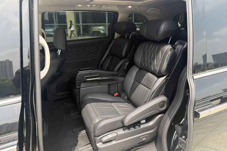 Used Honda Elysion 2019 2.0L Hybrid Luxury Edition Interior 7
