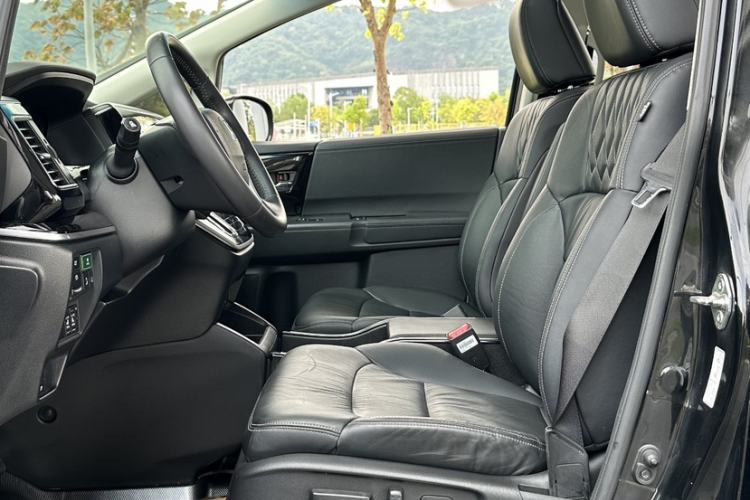 Used Honda Elysion 2019 2.0L Hybrid Luxury Edition Interior 7