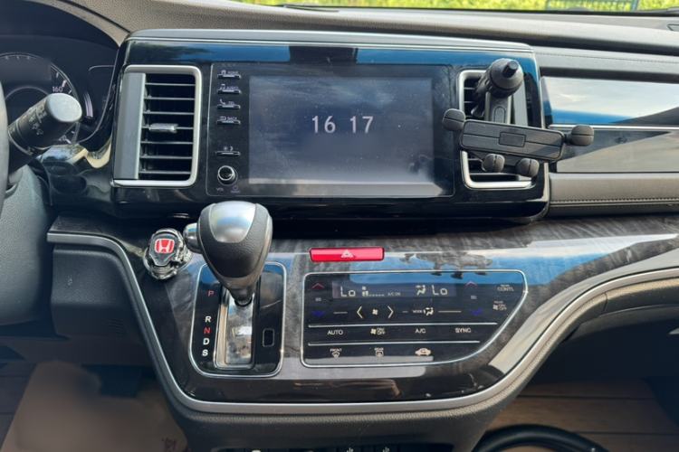 Used Honda Elysion 2019 2.0L Hybrid Luxury Edition Interior 8