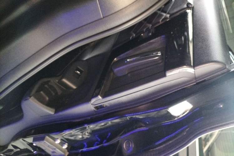Used Honda Elysion 2019 2.0L Hybrid Luxury Edition Interior 8