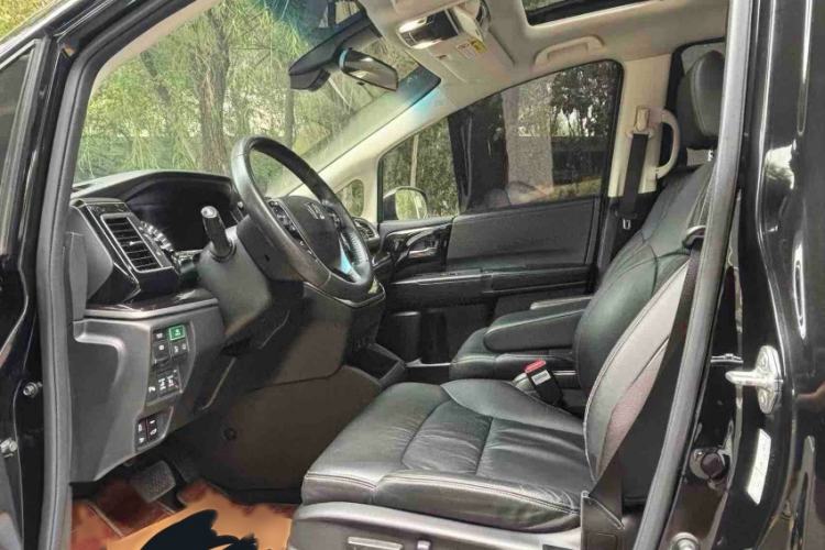 Used Honda Elysion 2019 2.0L Hybrid Luxury Edition Interior 8