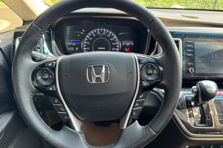 Used Honda Elysion 2019 2.0L Hybrid Luxury Edition Interior 9