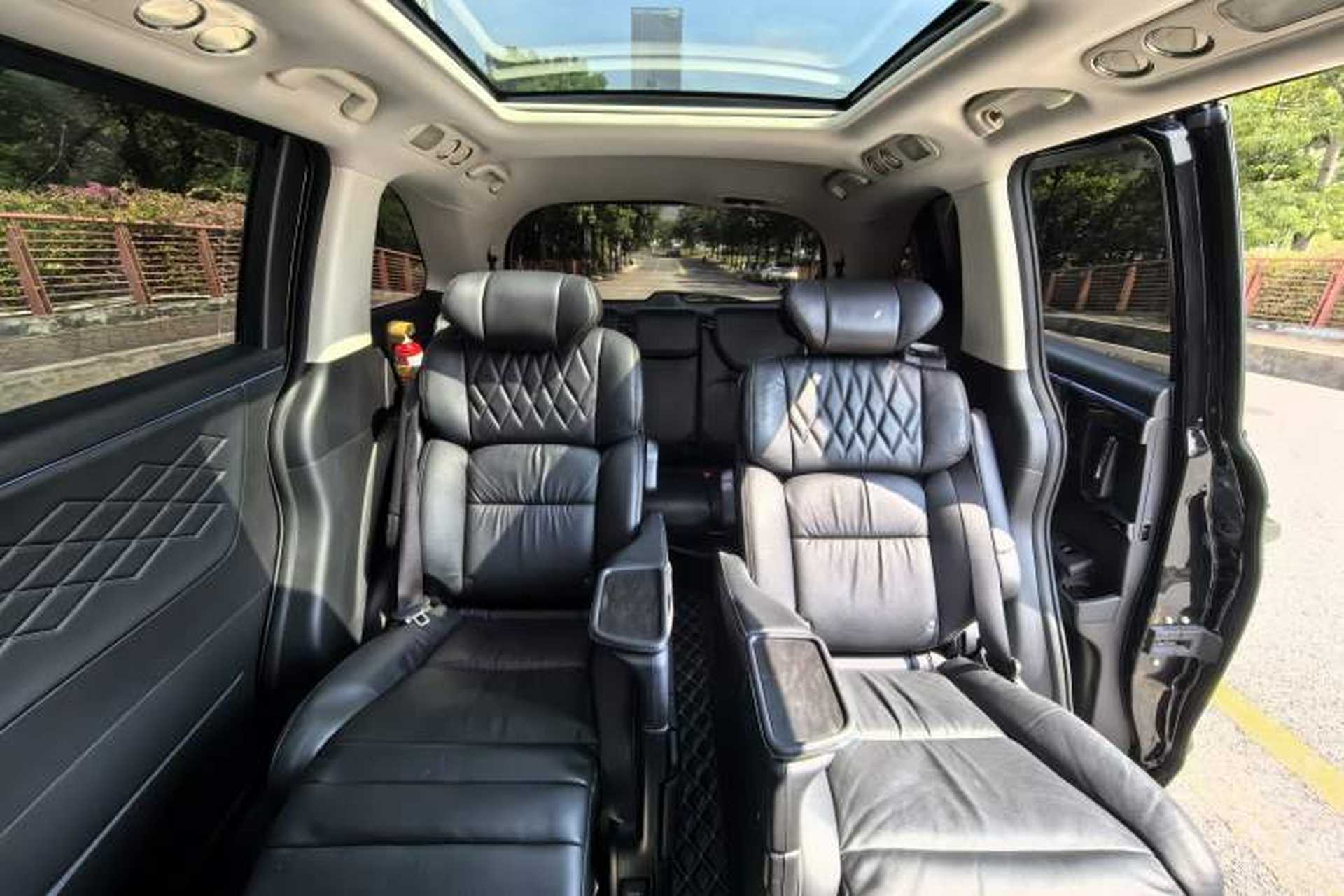 Used Honda Elysion 2019 2.0L Hybrid Luxury Edition Interior 9
