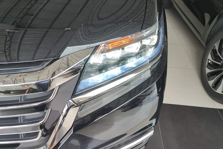 Used Honda Elysion 2019 2.0L Hybrid Luxury Edition Left Front Headlight