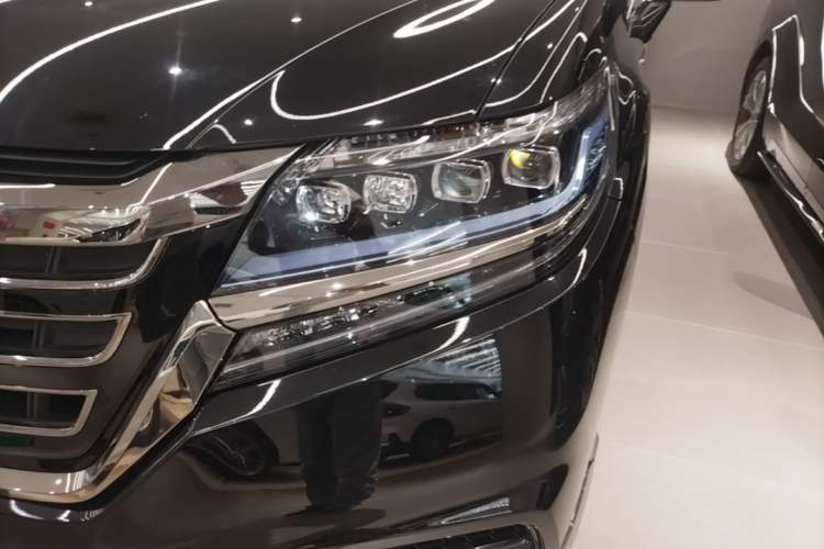 Used Honda Elysion 2019 2.0L Hybrid Luxury Edition Left Front Headlight