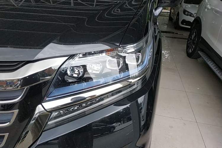 Used Honda Elysion 2019 2.0L Hybrid Luxury Edition Left Front Headlight