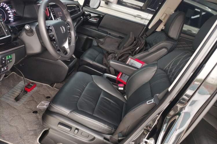 Used Honda Elysion 2019 2.0L Hybrid Luxury Edition Left Front Seat