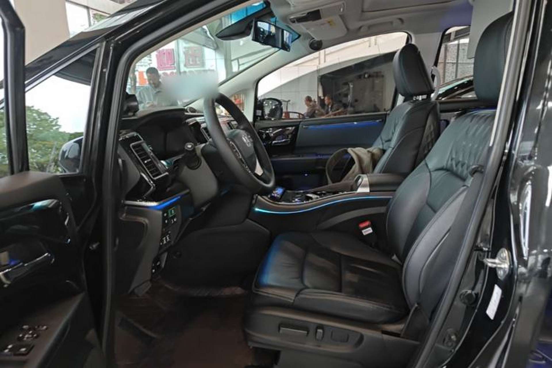 Used Honda Elysion 2019 2.0L Hybrid Luxury Edition Left Front Seat